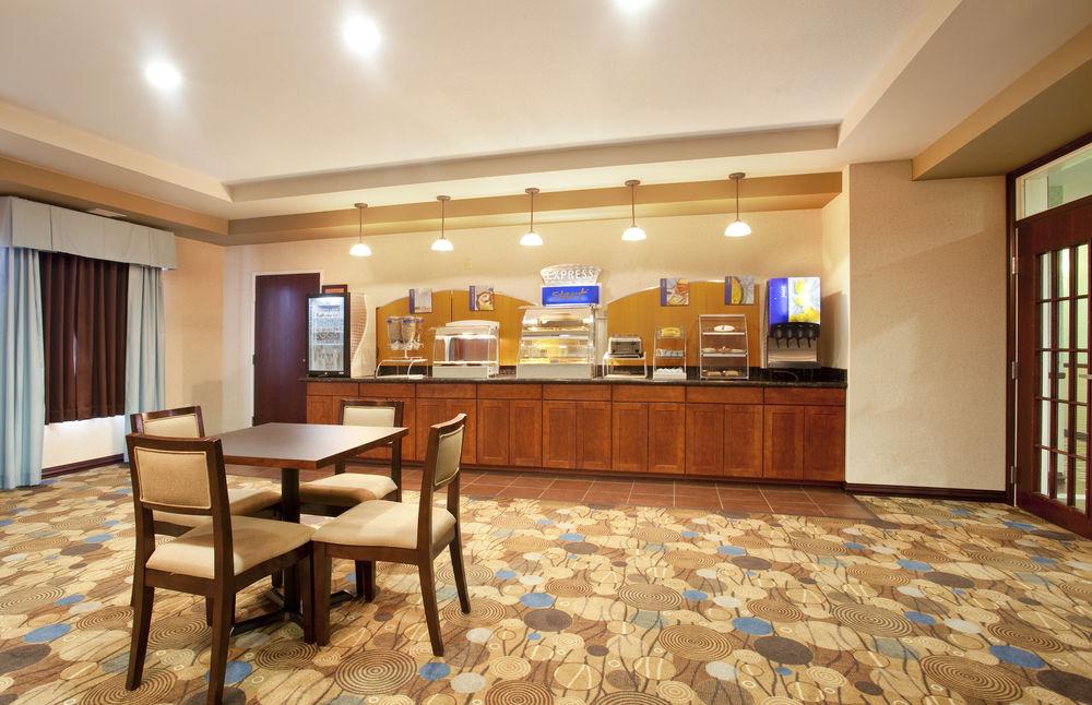 勒罗​​伊智选假日酒店 Le Roy 外观 照片