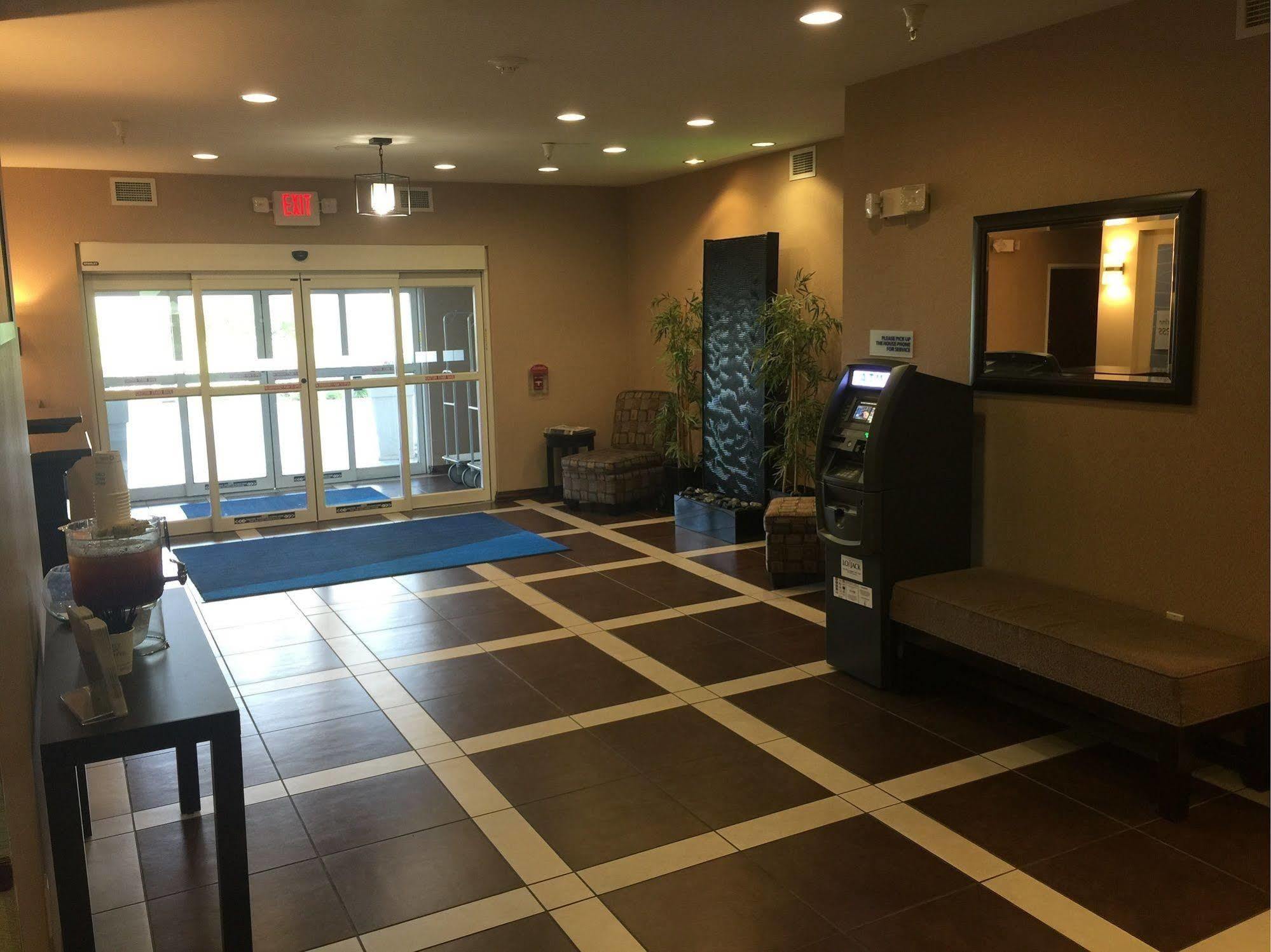 勒罗​​伊智选假日酒店 Le Roy 外观 照片