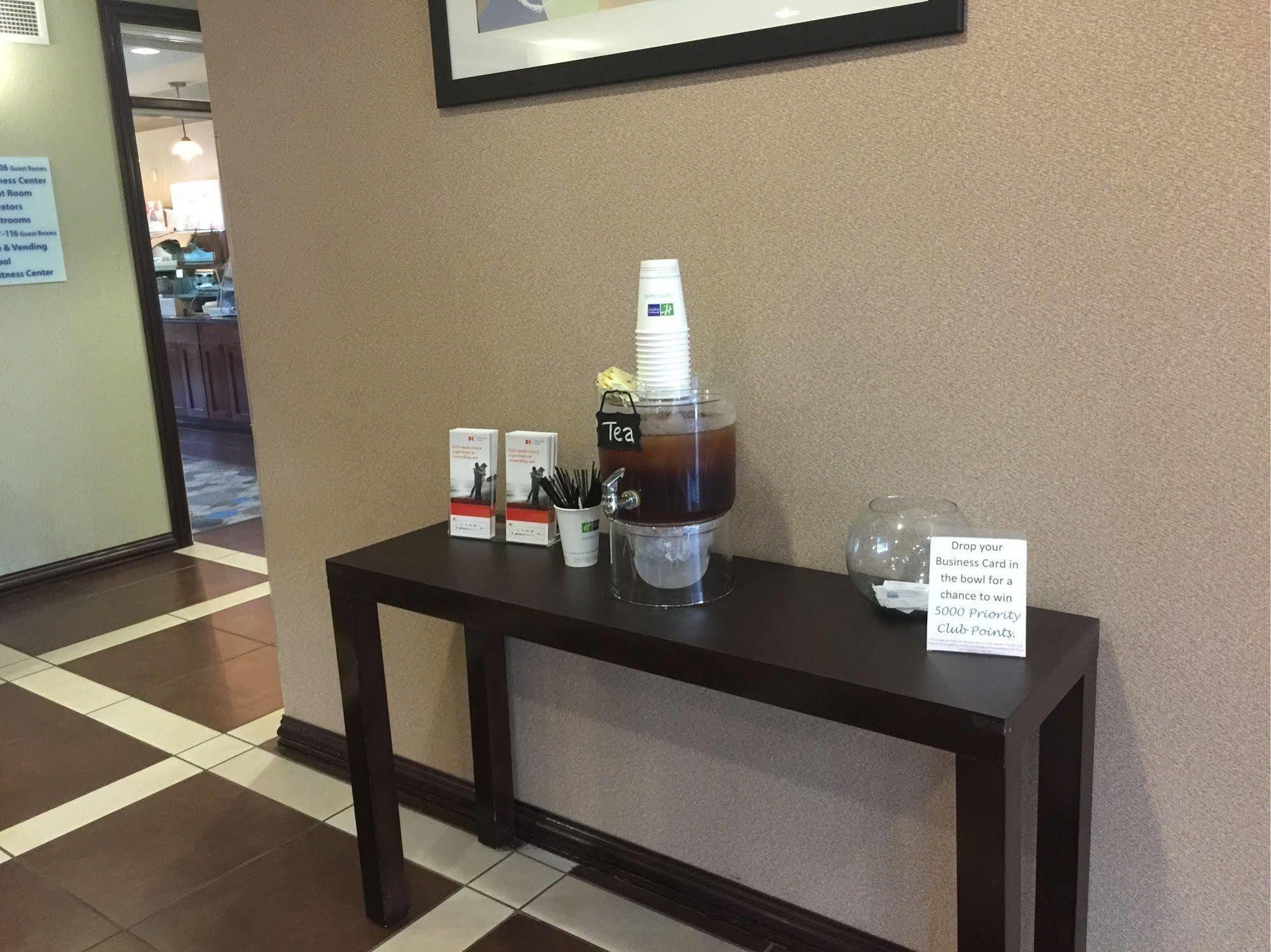 勒罗​​伊智选假日酒店 Le Roy 外观 照片